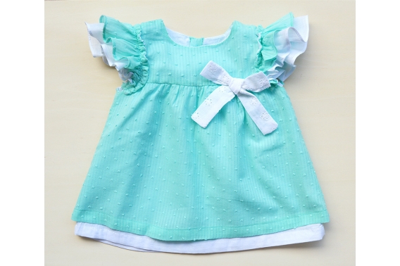 Vestido y culote de plumeti verde con lazos blancos