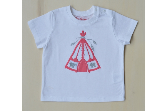 Camiseta blanca niño con tienda de indi