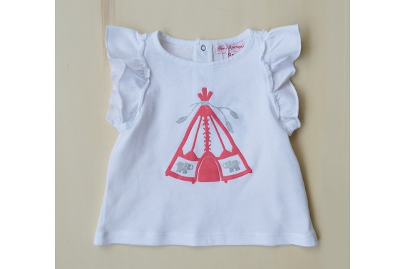 Camiseta blanca con tienda de indio