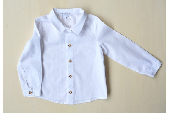 Camisa blanca con cuello con solapas de pico