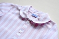 Camisa de rayas rosas y blancas