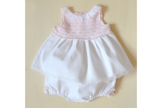 Conjunto vestido y pololos blanco de piqué con cuerpo de punto rosa