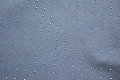Vestido gris azulado con mini topitos metálicos y capucha con pelo de zorro