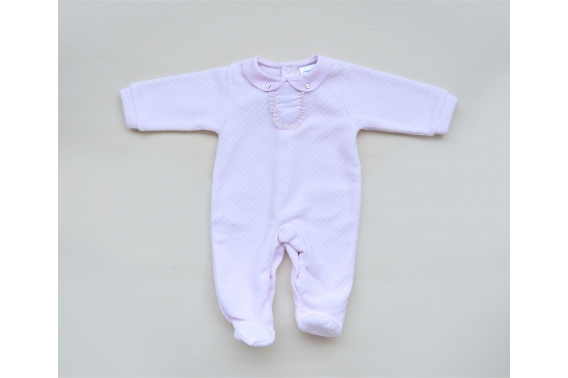 Pijama tundosado con cuello bebé y detalle de encaje en ele pecho.