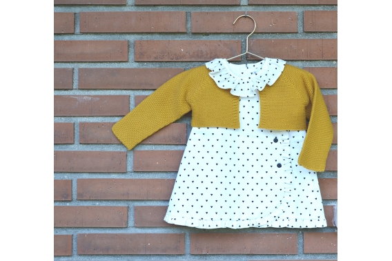 Vestido beige con corazones negros